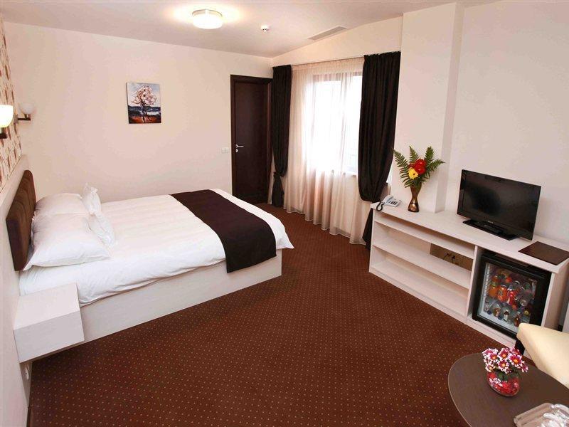 West Plaza Hotel Bucureşti Eksteriør bilde