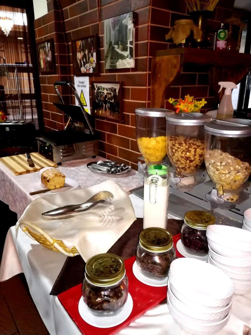 West Plaza Hotel Bucureşti Eksteriør bilde